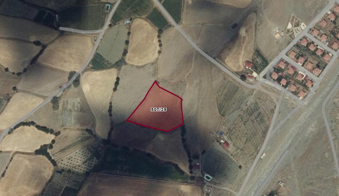 MABEL'DEN ÜZÜMLÜ/GEYİKLİ MEVKİİNDE 9.076M2 SULU TARLA